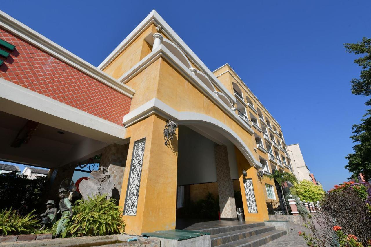 Oyo 109 Ozone Prime Pattaya Hotel Exterior foto