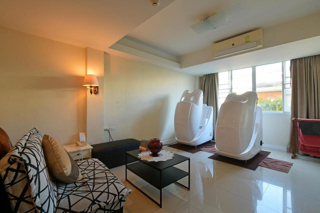 Oyo 109 Ozone Prime Pattaya Hotel Exterior foto